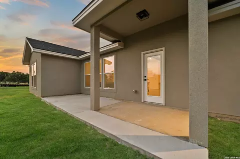 Exterior - 100 W Medium Meadow Dr, Lytle, TX 78052 photo 5 of 7