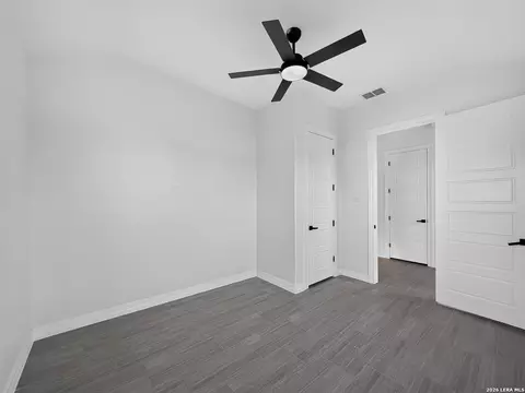 Bedroom - 100 W Medium Meadow Dr, Lytle, TX 78052 photo 5 of 7