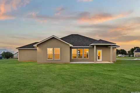 Exterior - 100 W Medium Meadow Dr, Lytle, TX 78052 photo 7 of 7