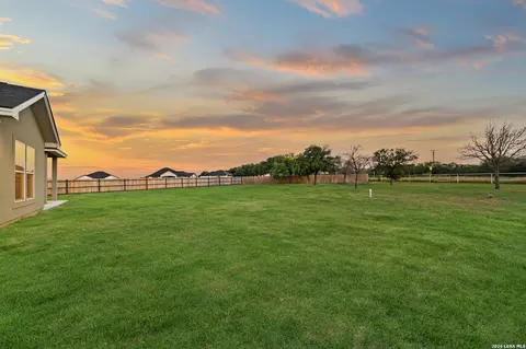 Exterior - 100 W Medium Meadow Dr, Lytle, TX 78052 photo 6 of 7