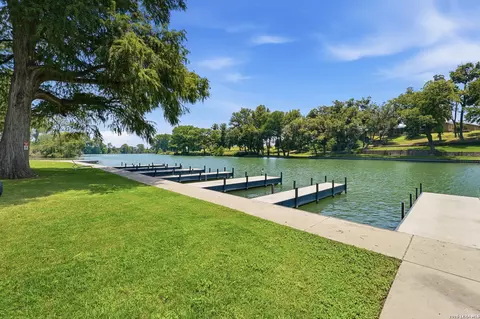 960 River Bank, New Braunfels, TX 78130