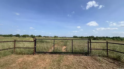 4167 County Road 136, Floresville, TX 78114