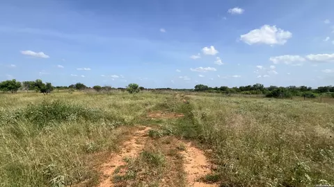 4167 County Road 136, Floresville, TX 78114
