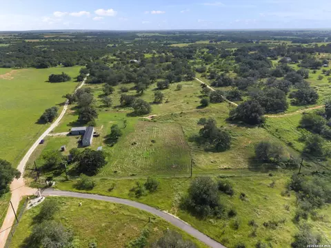 1029 Postert Ln, Floresville, TX 78114