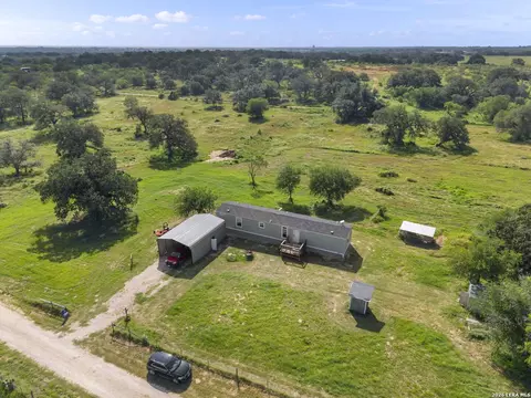 1029 Postert Ln, Floresville, TX 78114