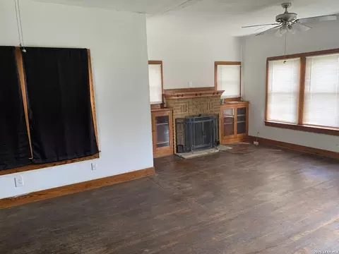Living - 502 Bowman Ave, Devine, TX 78016 photo 2 of 4
