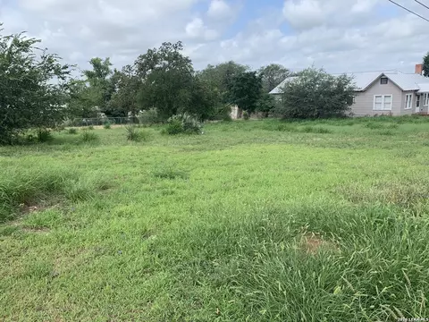 Other - 502 Bowman Ave, Devine, TX 78016 photo 1 of 5