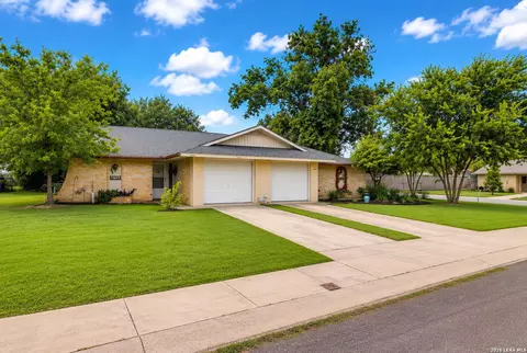1502 Eichen Rd, New Braunfels, TX 78130