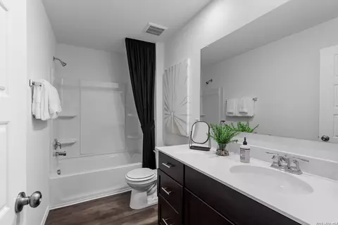 Bath - 1230 Punta Mita St, Converse, TX 78109 photo 3 of 3
