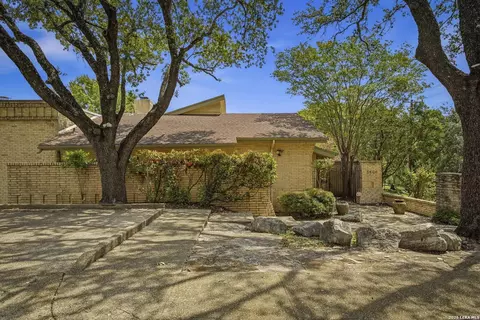 3800 E Songbird Ln, San Antonio, TX 78229