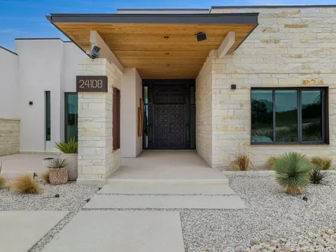 24108 Tres Arroyos, San Antonio, TX 78255