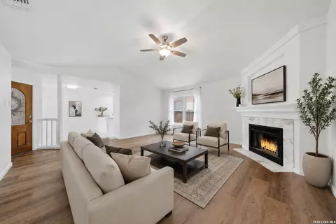 9231 Deer Vlg, San Antonio, TX 78250