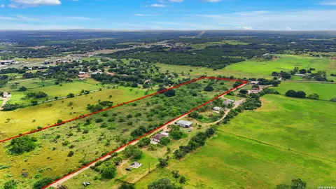 18291 Luckey Rd, Atascosa, TX 78002