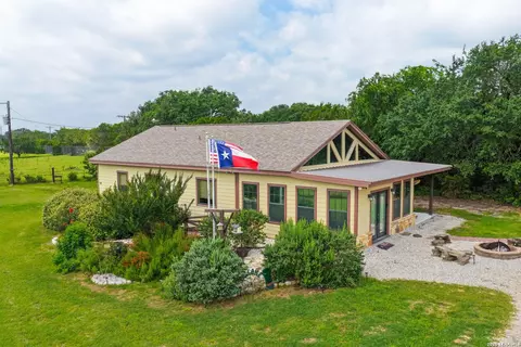 1355 Broad Oak Dr, Bandera, TX 78003