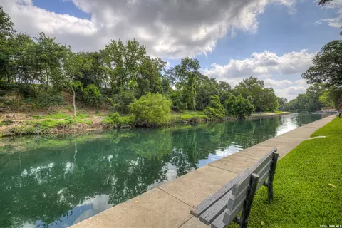 500 N Market # 105, New Braunfels, TX 78130