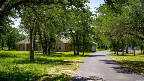 282 Shannon Rdg, Floresville, TX 78114