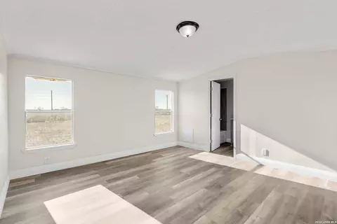 2811 Cr 467, Devine, TX 78016 photo 17