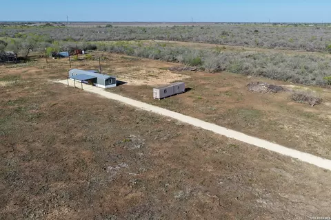 2811 Cr 467, Devine, TX 78016 photo 9