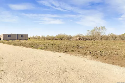 2811 Cr 467, Devine, TX 78016 photo 22