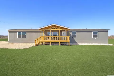 2791 Fm 1332, Jourdanton, TX 78026