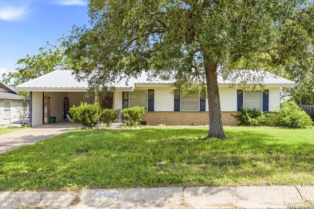 319 Hackberry St, Kenedy, TX 78119