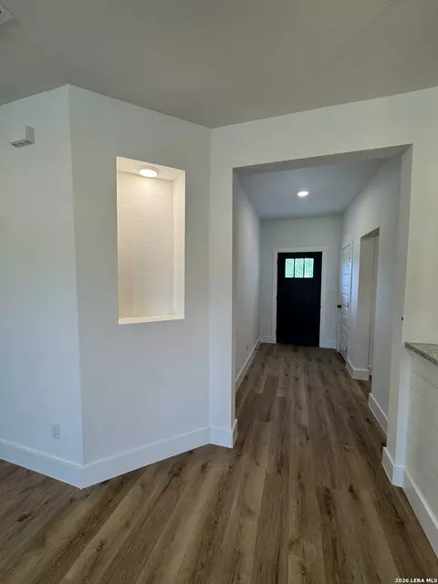 Entry Way - 2000 Owens Ave, Three Rivers, TX 78071 photo 2 of 4