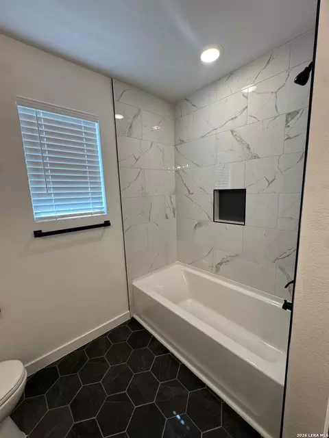 Bath - 2000 Owens Ave, Three Rivers, TX 78071 photo 4 of 4