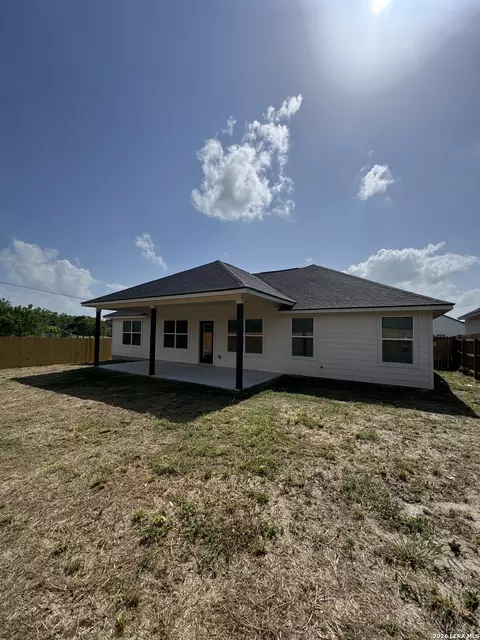 Exterior - 2000 Owens Ave, Three Rivers, TX 78071 photo 6 of 7