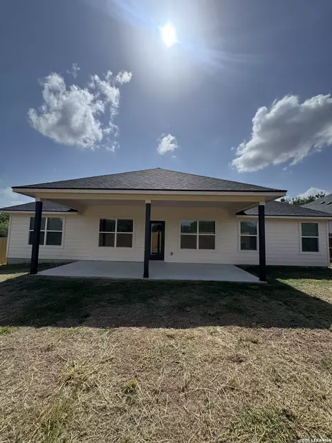 Exterior - 2000 Owens Ave, Three Rivers, TX 78071 photo 7 of 7