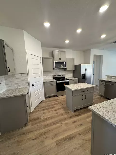 Kitchen - 2000 Owens Ave, Three Rivers, TX 78071 photo 4 of 4