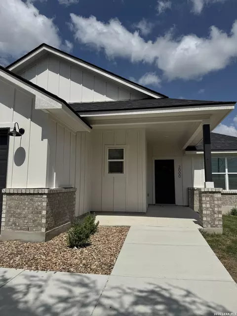 Exterior - 2000 Owens Ave, Three Rivers, TX 78071 photo 3 of 7