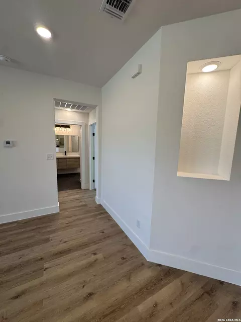 Entry Way - 2000 Owens Ave, Three Rivers, TX 78071 photo 3 of 4