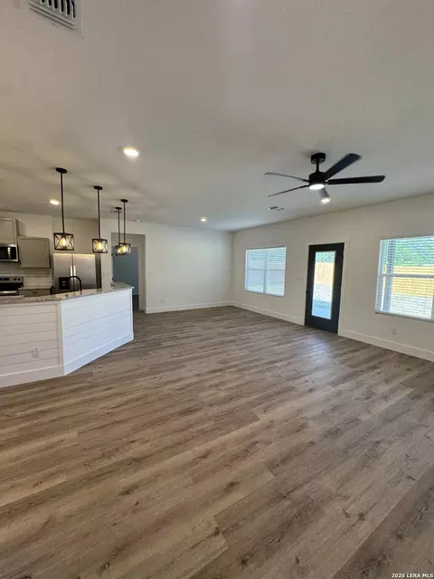Living - 2000 Owens Ave, Three Rivers, TX 78071 photo 2 of 3