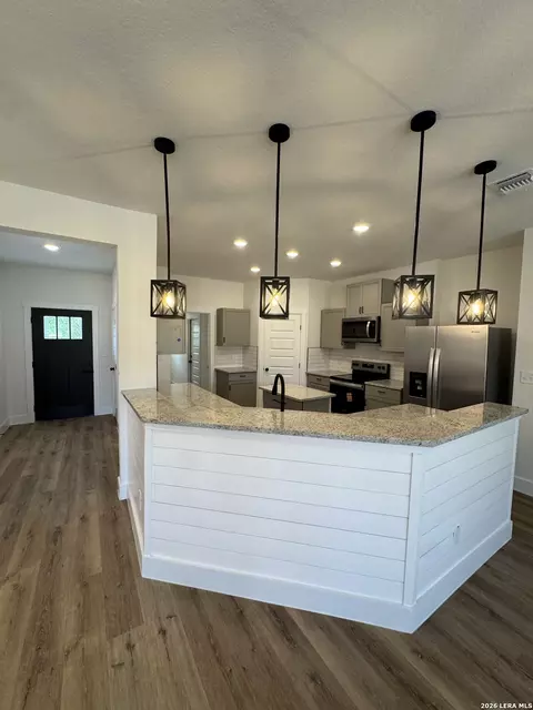 Kitchen - 2000 Owens Ave, Three Rivers, TX 78071 photo 2 of 4