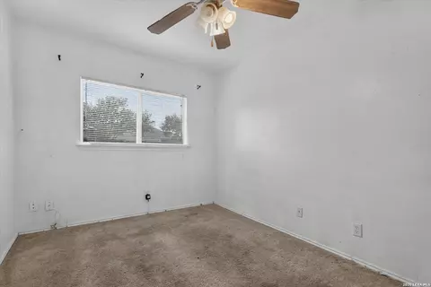 Bedroom - 6435 Flatstone Pass, Converse, TX 78109 photo 5 of 7