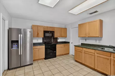 Kitchen - 6435 Flatstone Pass, Converse, TX 78109 photo 1 of 4