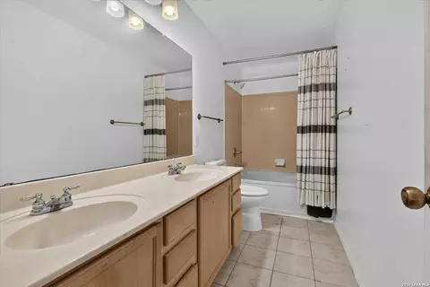 Bath - 6435 Flatstone Pass, Converse, TX 78109 photo 2 of 2