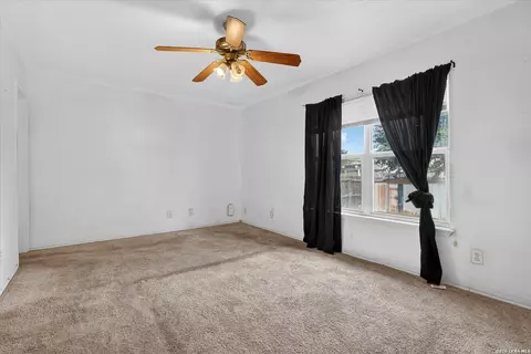 Bedroom - 6435 Flatstone Pass, Converse, TX 78109 photo 1 of 7