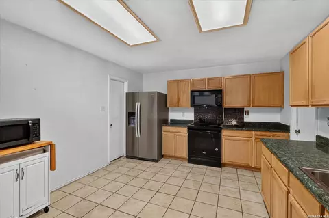 Kitchen - 6435 Flatstone Pass, Converse, TX 78109 photo 2 of 4