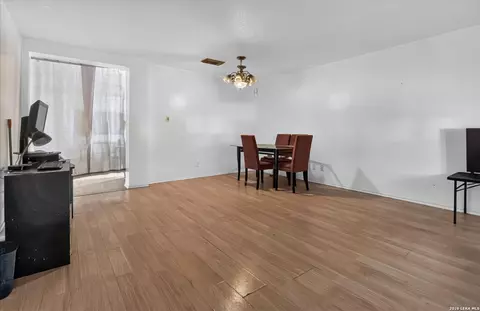 Living - 6435 Flatstone Pass, Converse, TX 78109 photo 2 of 4