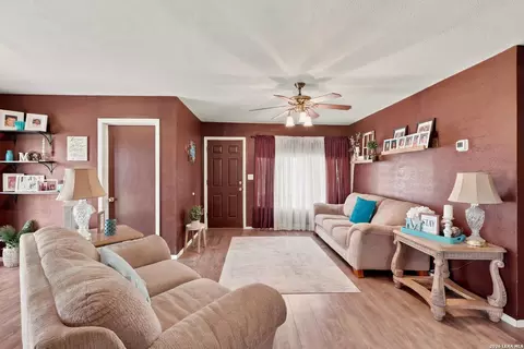 710 Storey, Cotulla, TX 78014 photo 6