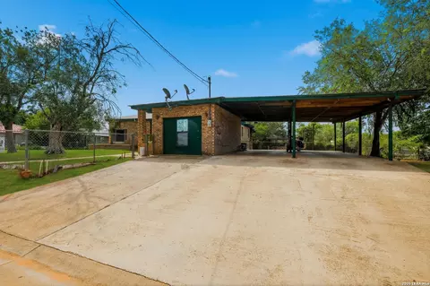 710 Storey, Cotulla, TX 78014 photo 4