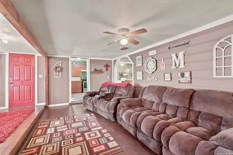 710 Storey, Cotulla, TX 78014 photo 10