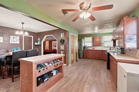 710 Storey, Cotulla, TX 78014 photo 22