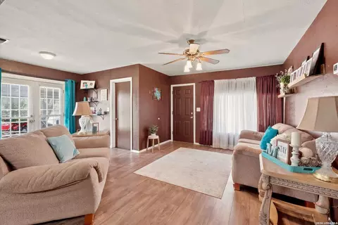710 Storey, Cotulla, TX 78014 photo 5