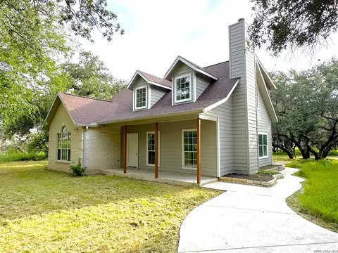 1591 County Road 320, Floresville, TX 78114