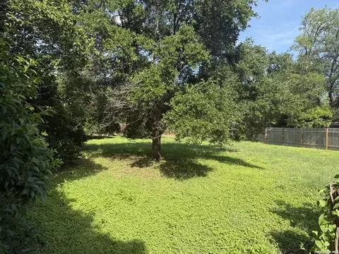 4014 Meadow Ridge St, San Antonio, TX 78210