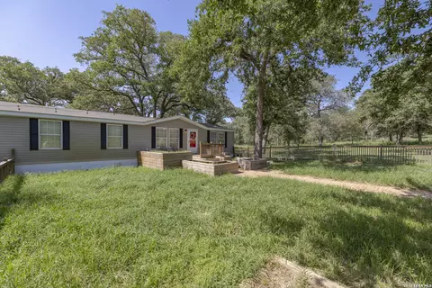 111 Longhorn Rd, Stockdale, TX 78160