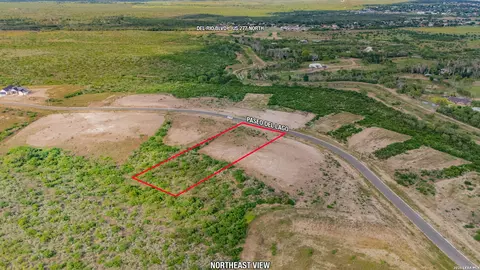 351 Paseo Del Lago, Eagle Pass, TX 78852 photo 5