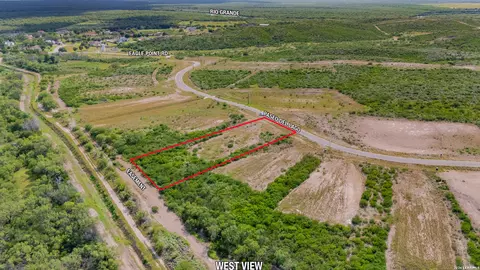 270 Paseo Del Lago, Eagle Pass, TX 78852 photo 2